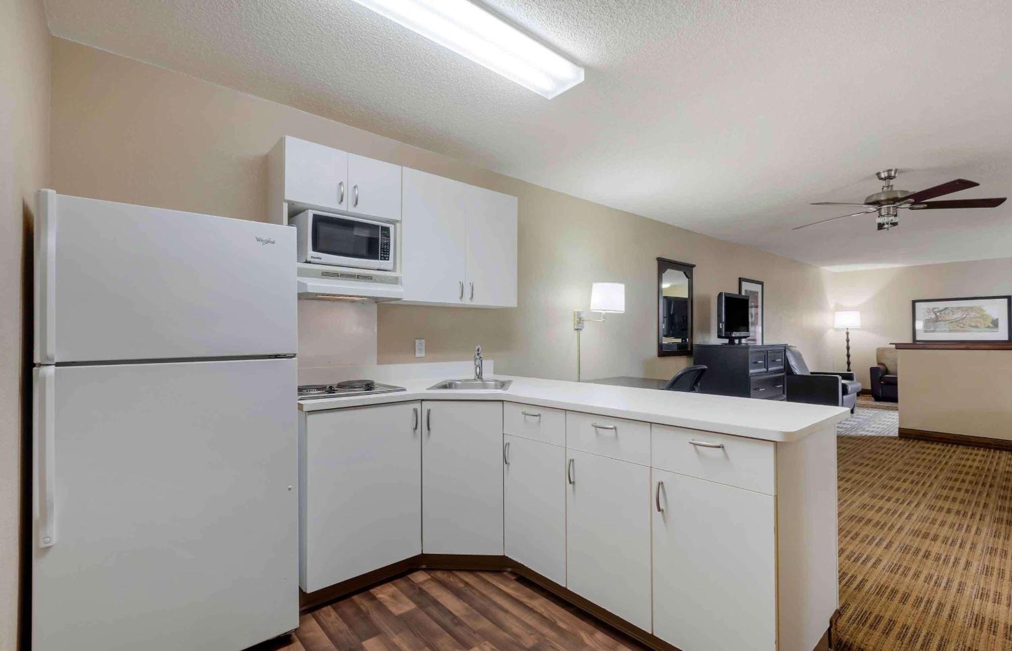 Extended Stay America Select Suites - Atlanta - Clairmont Chamblee Exterior photo