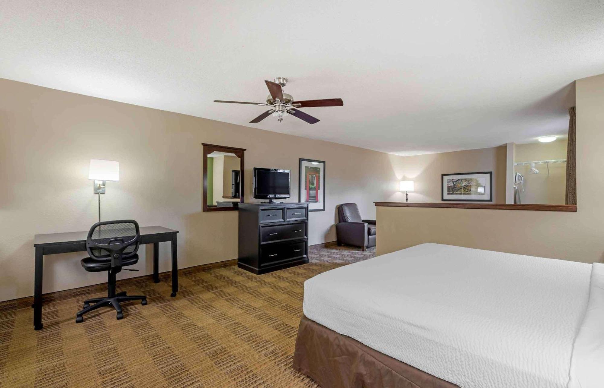 Extended Stay America Select Suites - Atlanta - Clairmont Chamblee Exterior photo