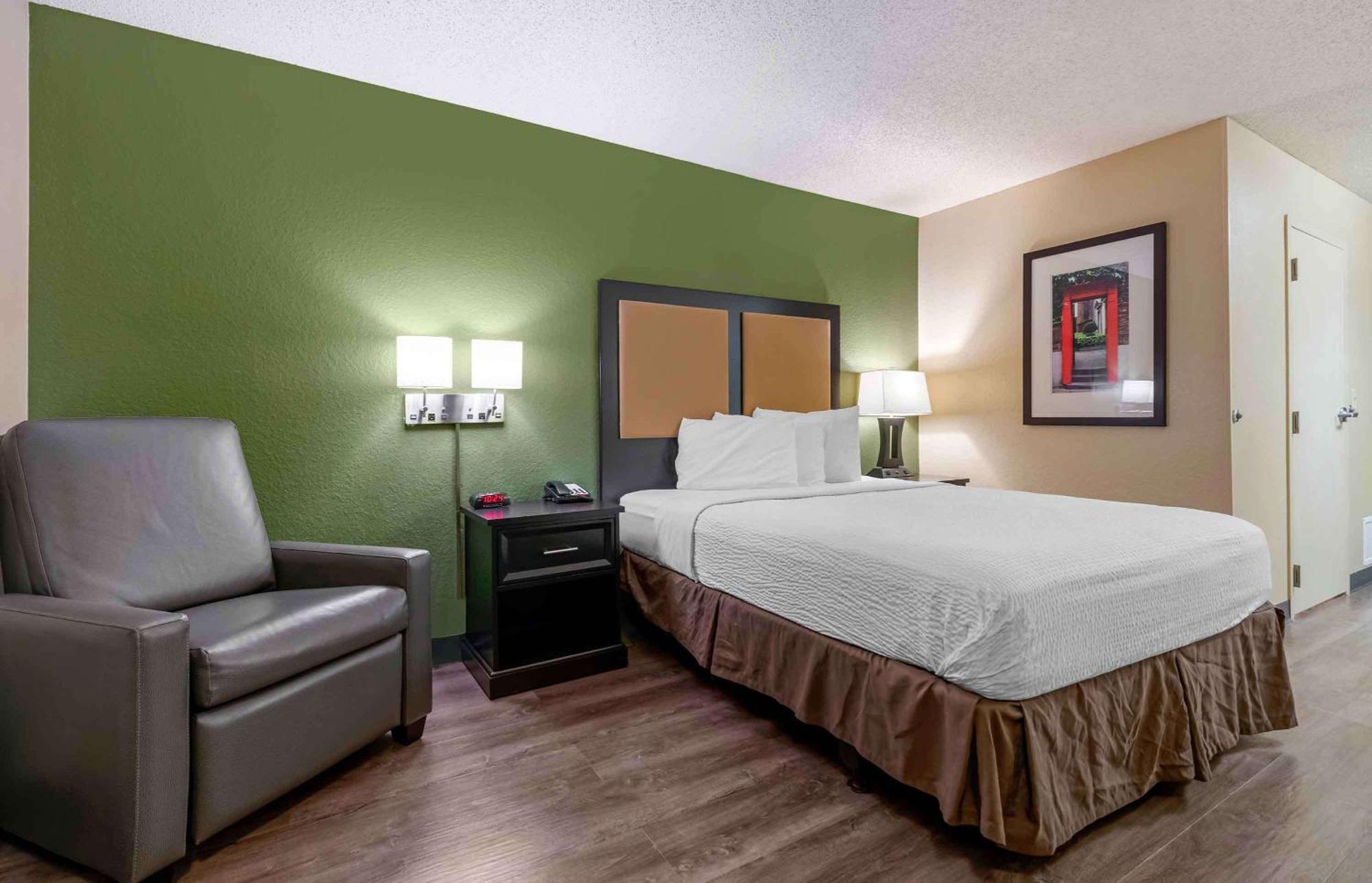 Extended Stay America Select Suites - Atlanta - Clairmont Chamblee Exterior photo
